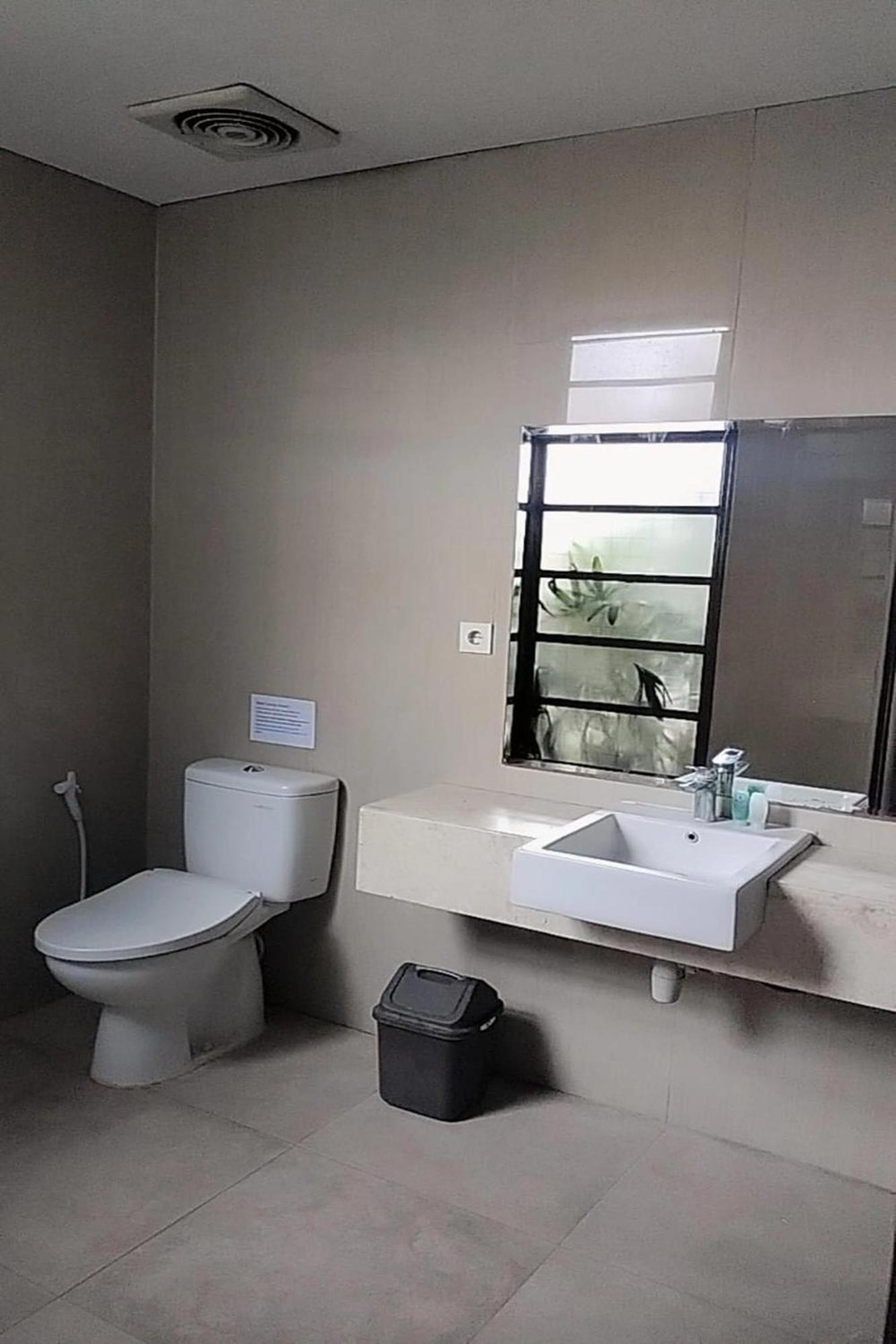 Hotel Akarsa Transit à Sanur Extérieur photo